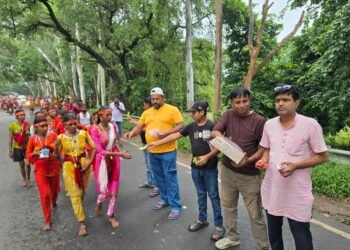 सावन की तीसरी सोमवारी को उमड़ी भीड़