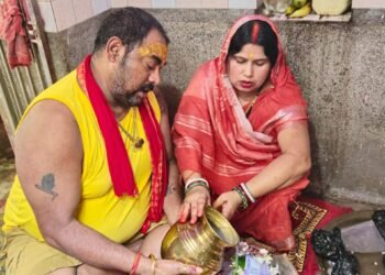 विधानसभा पूर्व प्रत्याशी पूजा समिति अध्यक्ष पप्पू यादव ने शिव मंदिर में पूजा अर्चना किया