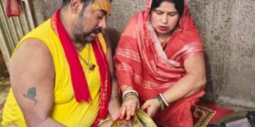 विधानसभा पूर्व प्रत्याशी पूजा समिति अध्यक्ष पप्पू यादव ने शिव मंदिर में पूजा अर्चना किया