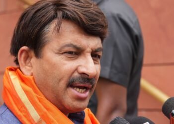 सांसद मनोज तिवारी ने नमामि गंगे घाट से बैद्यनाथ धाम के लिए शुरू की पदयात्रा,बोले बिहार में फिर बनेगी एनडीए सरकार