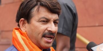 सांसद मनोज तिवारी ने नमामि गंगे घाट से बैद्यनाथ धाम के लिए शुरू की पदयात्रा,बोले बिहार में फिर बनेगी एनडीए सरकार