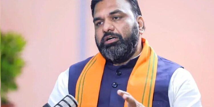 बिहपुर में उपमुख्यमंत्री सम्राट चौधरी का भव्य स्वागत,मैदान की मांग को लेकर युवाओं का प्रदर्शन