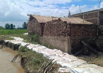 गृह प्रवेश से पहले ही गंगा में समा गया गरीब महिला का आशियाना