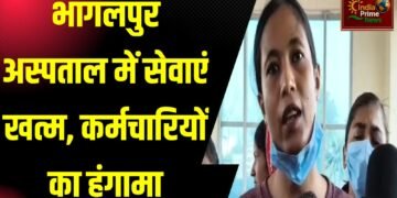 कर्मचारी अस्पताल परिसर के मुख्य द्वार पर प्रबंधन के खिलाफ जोरदार प्रदर्शन शुरू कर दिया