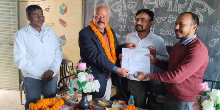 सेवा व संवेदनाओं की मिसाल बने शिक्षक अमूल्य रत्न द्विवेदी, भावनात्मक विदाई समारोह में उमड़ा सम्मान