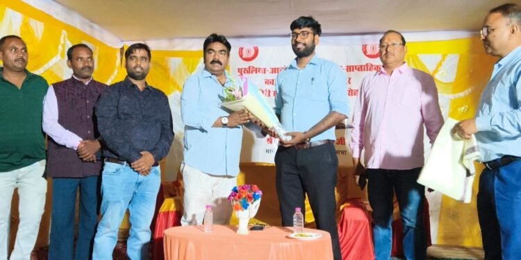 टोरी जंक्शन पर आनंद विहार–पुरुलिया एक्सप्रेस का भव्य स्वागत, विधायक प्रकाश राम ने दिखाई हरी झंडी