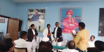 अधिवक्ताओं ने जनप्रतिनिधियों का गर्मजोशी के साथ स्वागत किया