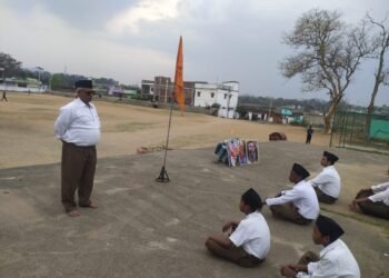 नववर्ष:राष्ट्रीय स्वयंसेवक संघ चंदवा ने आदि सरसंघचालक को किया प्रणाम