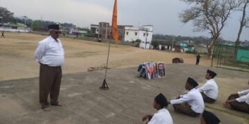 नववर्ष:राष्ट्रीय स्वयंसेवक संघ चंदवा ने आदि सरसंघचालक को किया प्रणाम