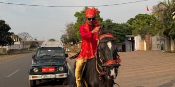 रामनवमी में दिखा रजवाड़ा स्टाइल, घोड़े पर अरविंद शाहदेव व पीछे जिप्सी बनी आकर्षण का केंद्र