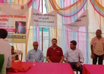 चंदवा में आयुष चिकित्सकों द्वारा स्वास्थ्य जांच शिविर का आयोजन