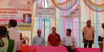 चंदवा में आयुष चिकित्सकों द्वारा स्वास्थ्य जांच शिविर का आयोजन