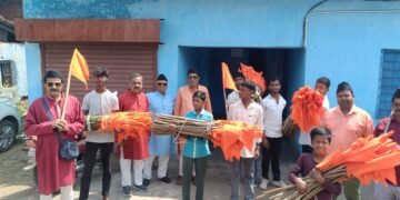 भारतीय नववर्ष के स्वागत में मंगलवार को चंदवा पूरी तरह भगवामय नजर आया