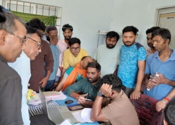 चंदवा में बिजली बिलों में भारी गड़बड़ी,64 लाख तक का आया बिल