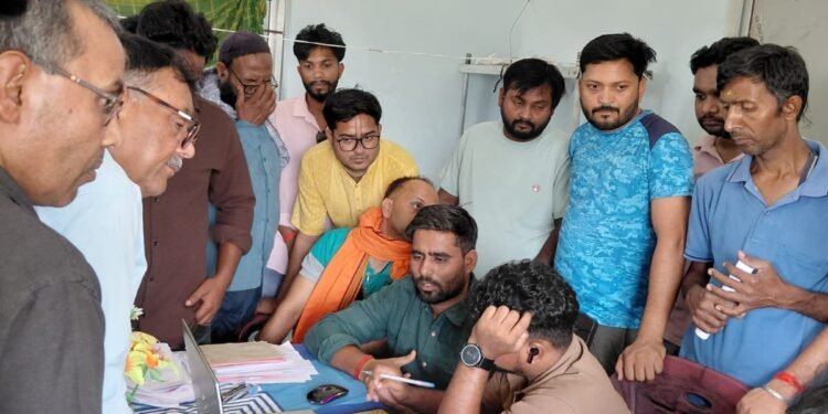 चंदवा में बिजली बिलों में भारी गड़बड़ी,64 लाख तक का आया बिल