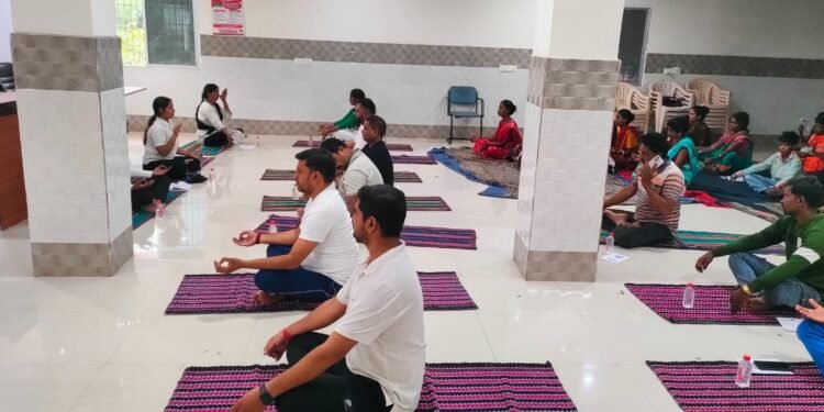 सीएचसी चंदवा में 12वां अंतर्राष्ट्रीय योग दिवस मनाया गया