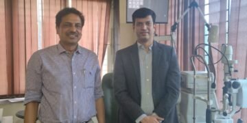 अस्पताल में मिले झारखंड के दो चेहरे,आंखों की जांच से शुरू हुई बात पहुंची गांव-जंगल और भविष्य तक